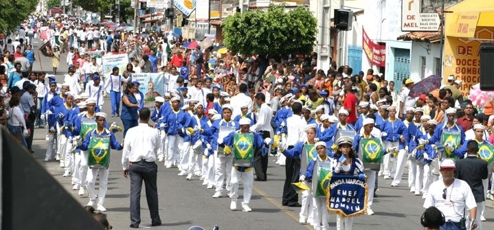 Desfile Cívico Rua Bahia.jpg