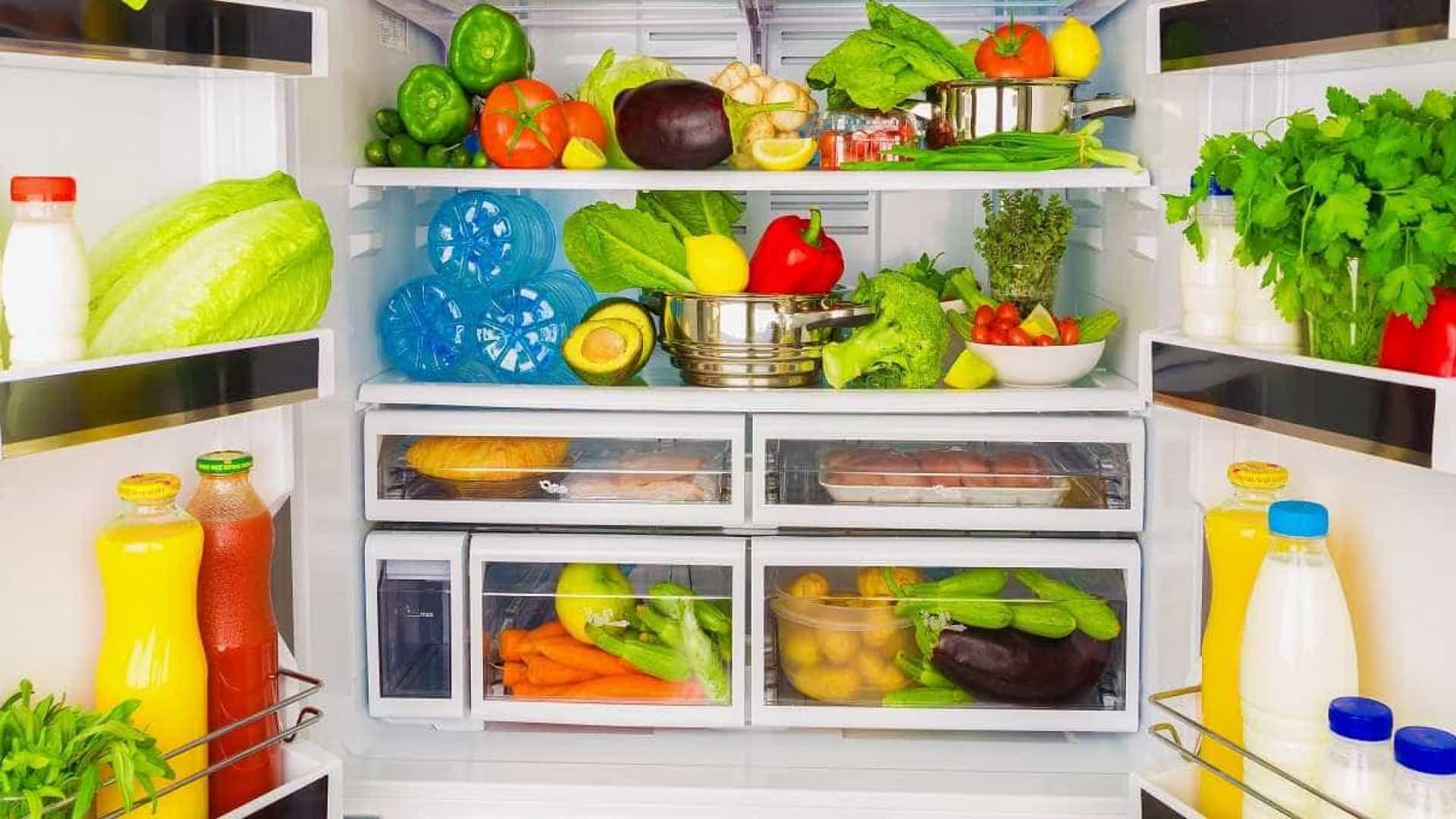 Alimentos na geladeira.jpg