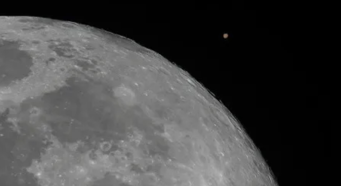 Lua e Marte.jpg
