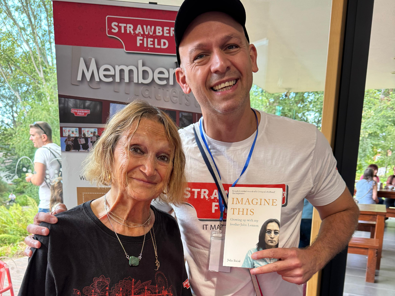 Julia Baird (irmã de John Lennon) e Hamilton Luduvice.jpg