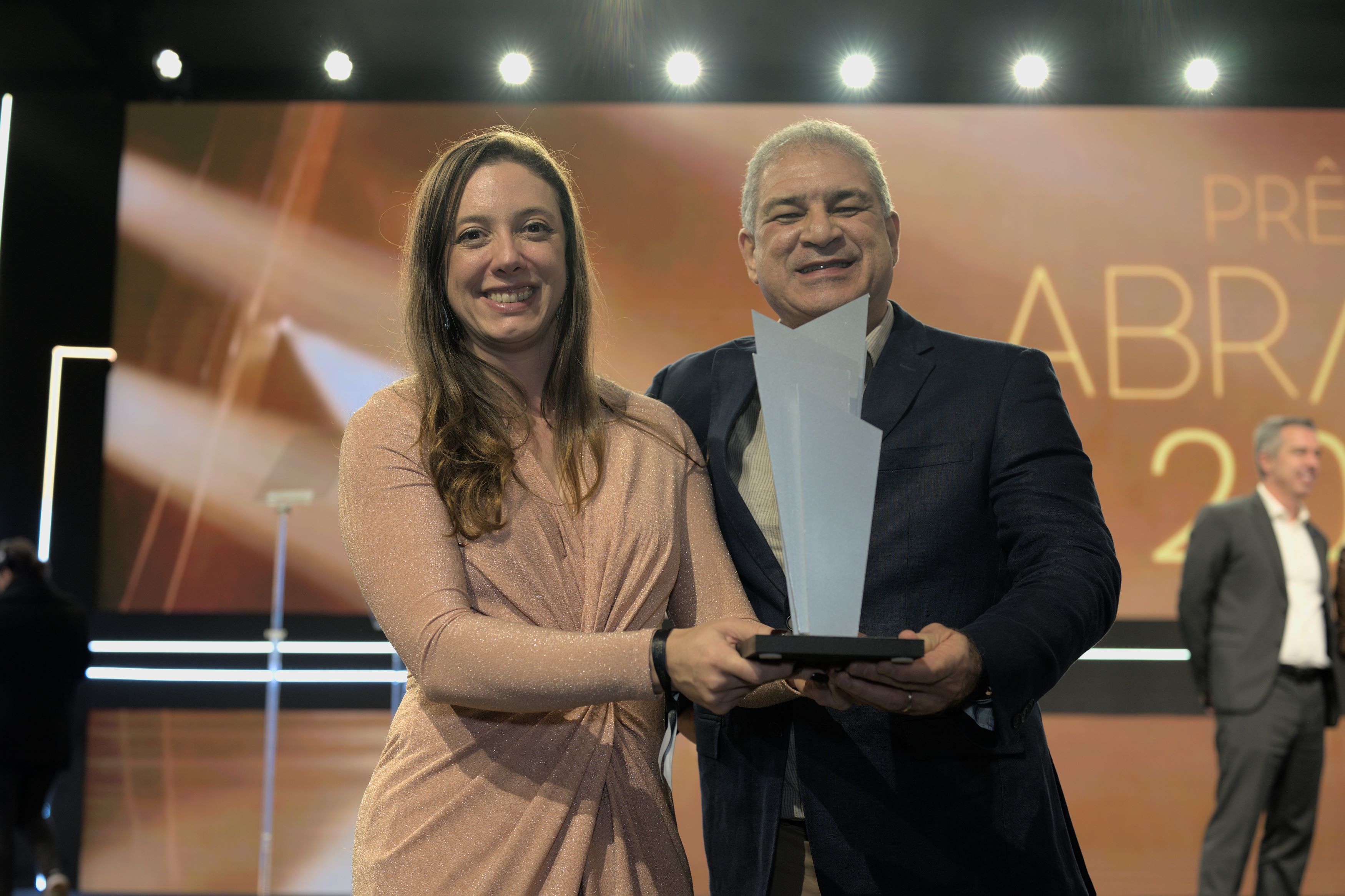 Danielle Sônego e Jaryo Lima, gerente de marketing e superintendente do RioMar Aracaju.jpg